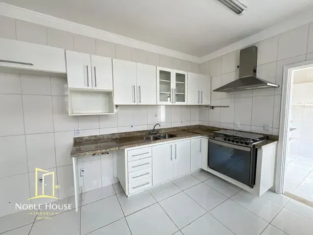 Casa 3 quartos e 5 banheiros, para alugar, no bairro Marambaia em Vinhedo
