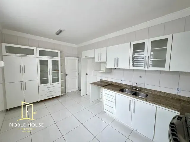 Casa 3 quartos e 5 banheiros, para alugar, no bairro Marambaia em Vinhedo