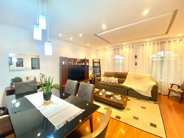 Casa com 250m² 3 quartos e 3 banheiros, à venda, no bairro Jardim das Indústrias em São José dos Campos