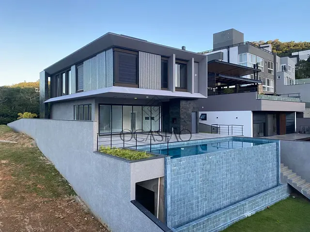 Casa com 480m² 4 quartos e 4 banheiros, à venda, no bairro Ariribá em Balneário Camboriú
