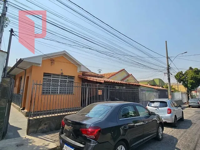 Casa com 350m² 3 quartos e 2 banheiros, à venda, no bairro Caiçaras em Belo Horizonte