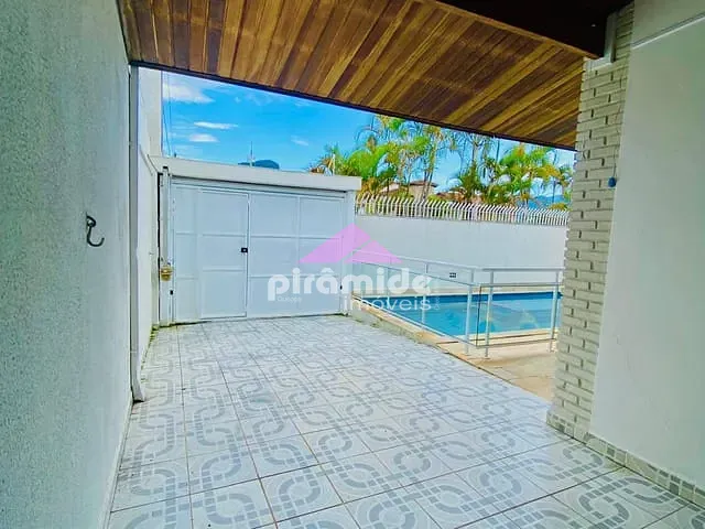 Casa 4 quartos e 3 banheiros, à venda, no bairro Indaiá em Caraguatatuba