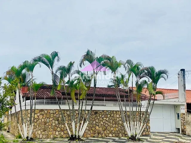 Casa 4 quartos e 3 banheiros, à venda, no bairro Indaiá em Caraguatatuba