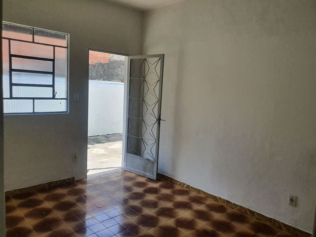 Casa com 60m² 1 quarto e 1 banheiro, para alugar, no bairro Campo Grande em Rio de Janeiro