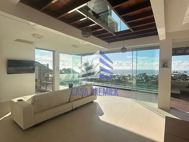 Casa 4 quartos e 5 banheiros, à venda, no bairro São Francisco em Ilhéus