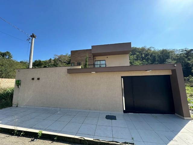 Casa com 400m² 2 quartos e 2 banheiros, à venda, no bairro Campo Grande em Rio de Janeiro