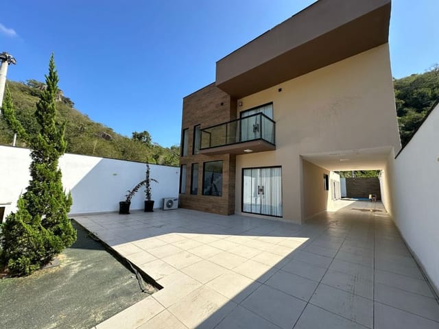 Casa com 400m² 2 quartos e 2 banheiros, à venda, no bairro Campo Grande em Rio de Janeiro