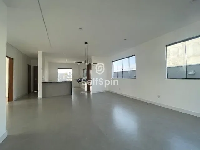 Casa com 370m² 3 quartos e 2 banheiros, para alugar, no bairro Inoã (Inoã) em Maricá