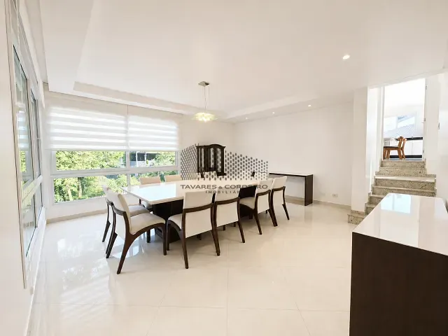 Casa com 370m² 5 quartos e 5 banheiros, para alugar, no bairro Campo Comprido em Curitiba