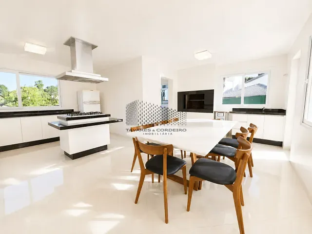 Casa com 370m² 5 quartos e 5 banheiros, para alugar, no bairro Campo Comprido em Curitiba