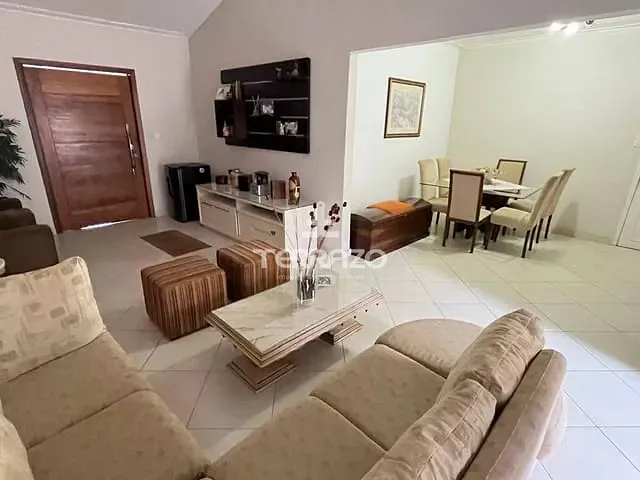 Casa com 308m² 3 quartos e 2 banheiros, à venda, no bairro Sessenta em Volta Redonda