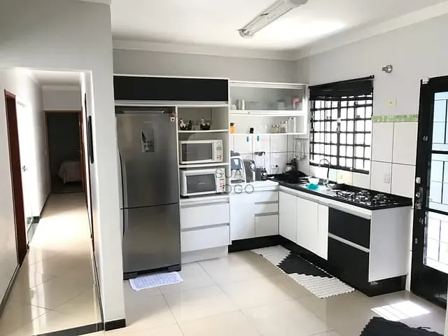 Casa com 250m² 3 quartos e 2 banheiros, para alugar, no bairro Conjunto Residencial Itamaraty em Londrina