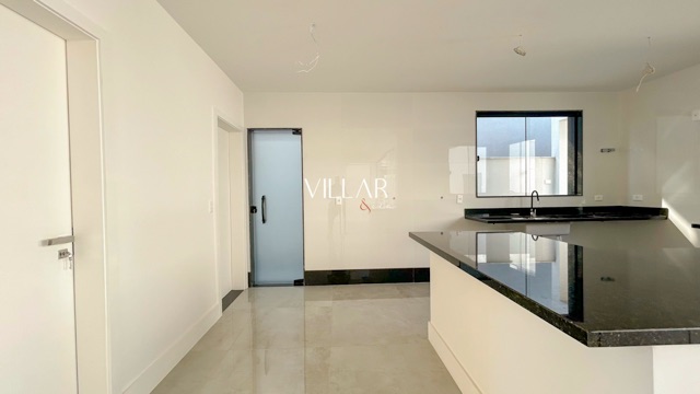 Casa com 350m² 5 quartos e 8 banheiros, à venda, no bairro Recreio dos Bandeirantes em Rio de Janeiro