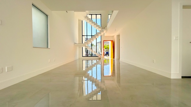 Casa com 350m² 5 quartos e 8 banheiros, à venda, no bairro Recreio dos Bandeirantes em Rio de Janeiro