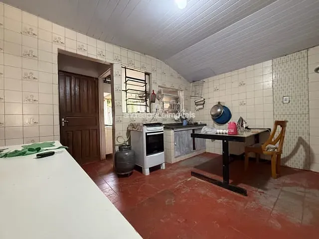 Casa com 220m² 3 quartos e 2 banheiros, à venda, no bairro Conjunto Cafezal 1 em Londrina