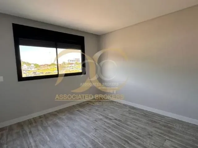 Casa com 190m² 4 quartos e 4 banheiros, à venda, no bairro Rio Tavares em Florianópolis