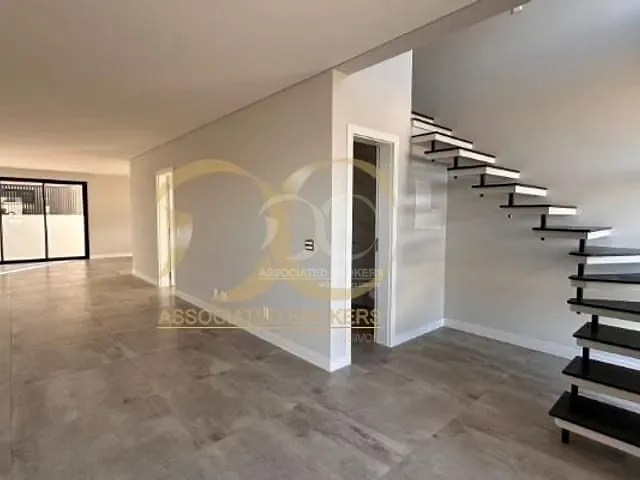 Casa com 190m² 4 quartos e 4 banheiros, à venda, no bairro Rio Tavares em Florianópolis