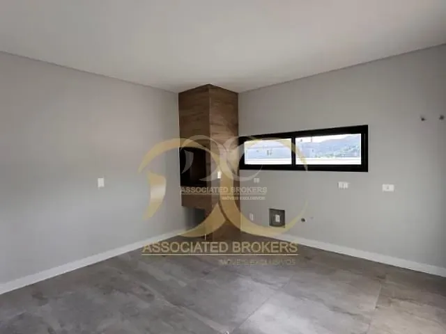 Casa com 190m² 4 quartos e 4 banheiros, à venda, no bairro Rio Tavares em Florianópolis