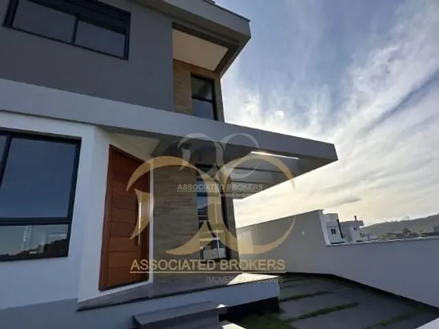 Casa com 190m² 4 quartos e 4 banheiros, à venda, no bairro Rio Tavares em Florianópolis