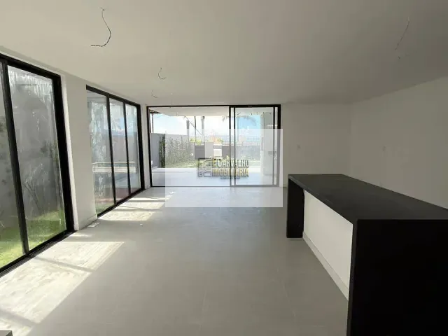 Casa à venda, no bairro Nossa Senhora da Vitória em Ilhéus