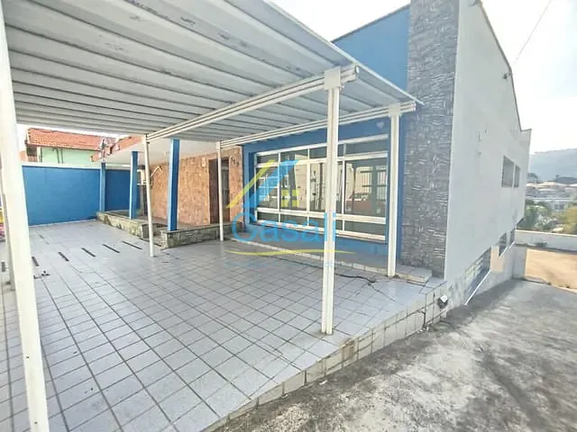 Casa com 575m², à venda ou para alugar, no bairro Centro em São Roque