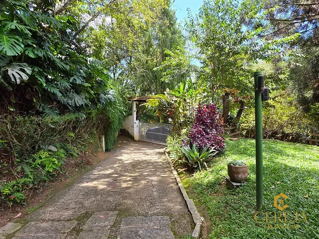 Casa 4 quartos e 4 banheiros, à venda, no bairro Cascatinha em Nova Friburgo