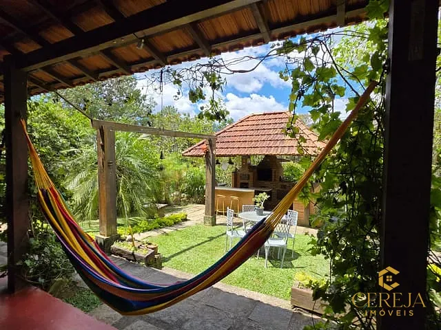 Casa 4 quartos e 4 banheiros, à venda, no bairro Cascatinha em Nova Friburgo