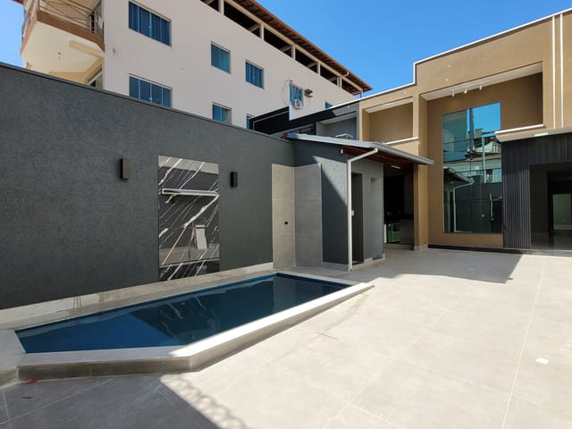 Casa 3 quartos e 3 banheiros, à venda, no bairro Lourdes em Governador Valadares