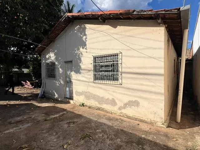 Casa 2 quartos e 1 banheiro, para alugar, no bairro Água Branca em Goiânia