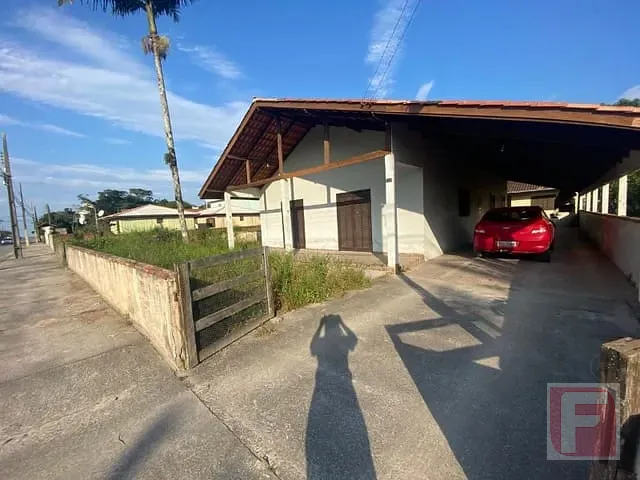 Casa 6 quartos e 3 banheiros, à venda, no bairro Centro em Itapoá
