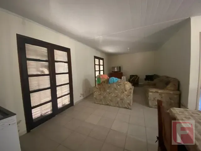 Casa 6 quartos e 3 banheiros, à venda, no bairro Centro em Itapoá