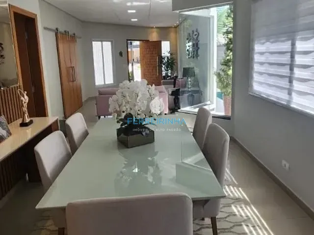Casa com 250m² 4 quartos e 4 banheiros, à venda, no bairro Urbanova em São José dos Campos