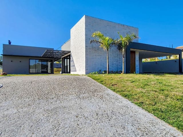 Casa com 1700m² 4 quartos e 5 banheiros, à venda, no bairro Esperança em Londrina