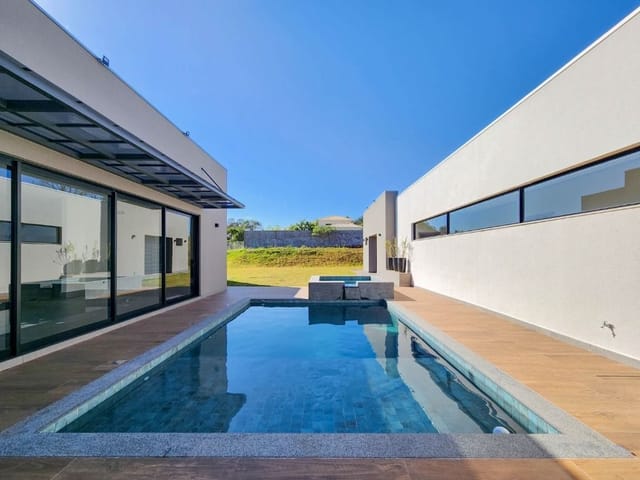 Casa com 1700m² 4 quartos e 5 banheiros, à venda, no bairro Esperança em Londrina