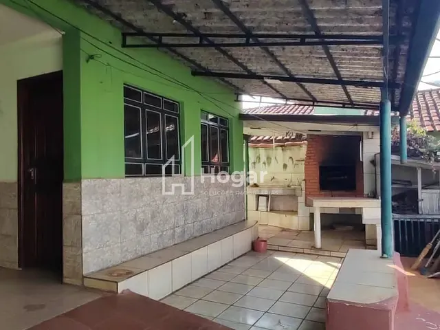 Casa com 250m² 4 quartos e 2 banheiros, à venda, no bairro Jardim Riviera em Cambé