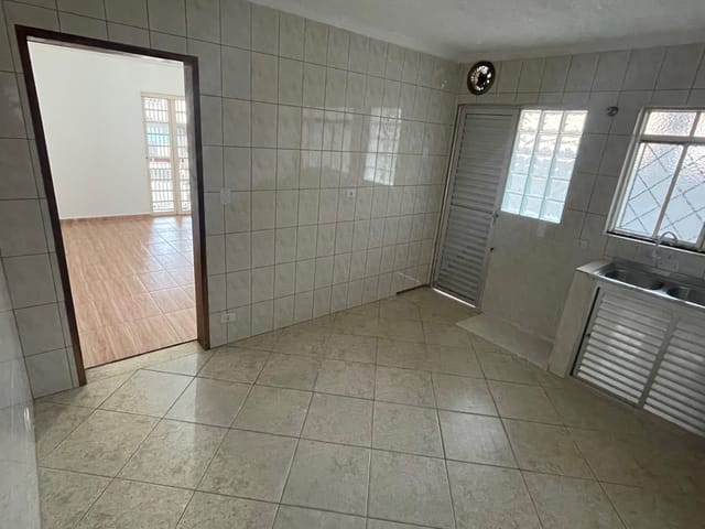 Casa com 90m² 2 quartos e 2 banheiros, para alugar, no bairro Jardim Roberto em Osasco