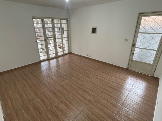 Casa com 90m² 2 quartos e 2 banheiros, para alugar, no bairro Jardim Roberto em Osasco