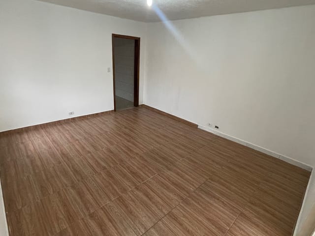Casa com 90m² 2 quartos e 2 banheiros, para alugar, no bairro Jardim Roberto em Osasco