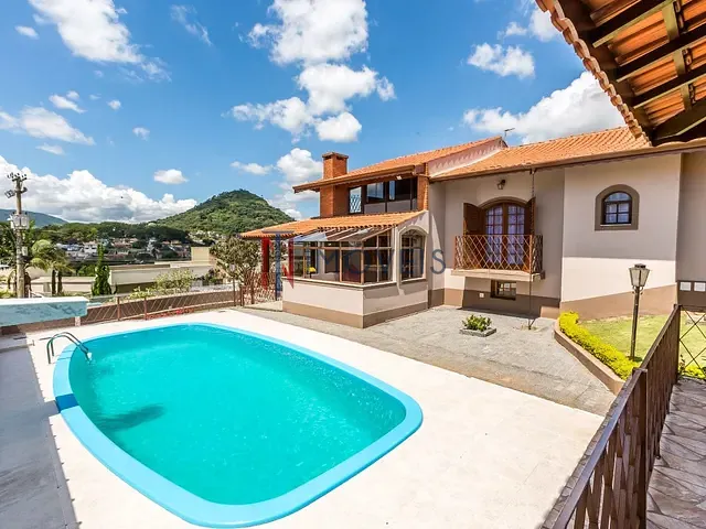 Casa com 550m² 4 quartos e 2 banheiros, à venda, no bairro Recreio Maristela em Atibaia
