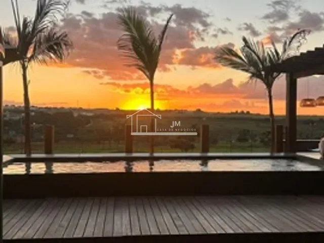 Casa com 479m² 4 quartos e 5 banheiros, à venda, no bairro Granja Marileusa em Uberlândia
