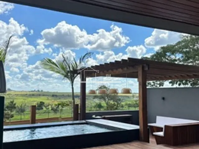 Casa com 479m² 4 quartos e 5 banheiros, à venda, no bairro Granja Marileusa em Uberlândia