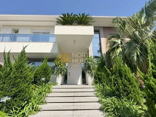 Casa com 750m² 5 quartos e 9 banheiros, à venda, no bairro Jurerê Internacional em Florianópolis
