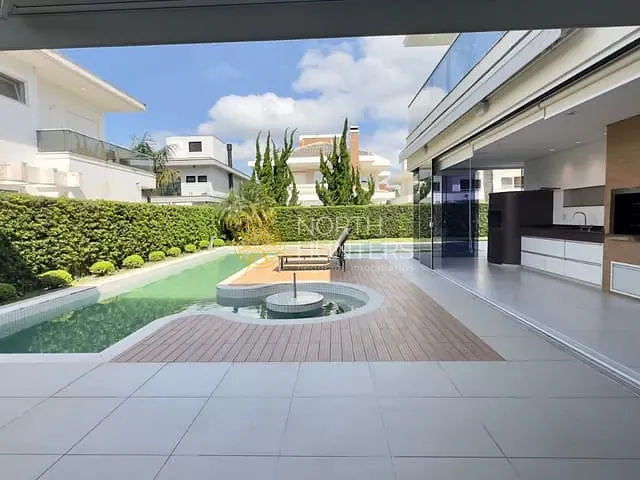 Casa com 750m² 5 quartos e 9 banheiros, à venda, no bairro Jurerê Internacional em Florianópolis