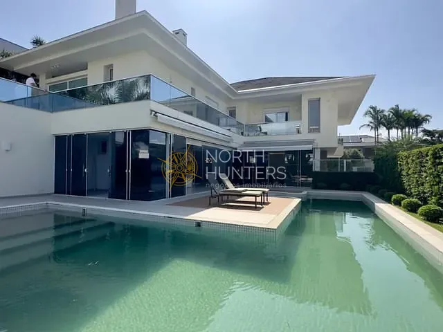 Casa com 750m² 5 quartos e 9 banheiros, à venda, no bairro Jurerê Internacional em Florianópolis