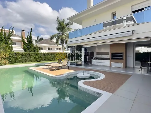 Casa com 750m² 5 quartos e 9 banheiros, à venda, no bairro Jurerê Internacional em Florianópolis