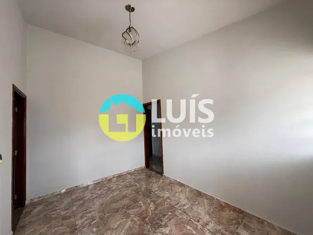 Casa 3 quartos e 1 banheiro, à venda, no bairro JARDIM RENOVAÇÃO em Guaranésia