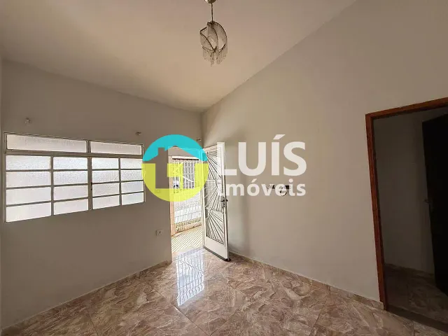 Casa 3 quartos e 1 banheiro, à venda, no bairro JARDIM RENOVAÇÃO em Guaranésia