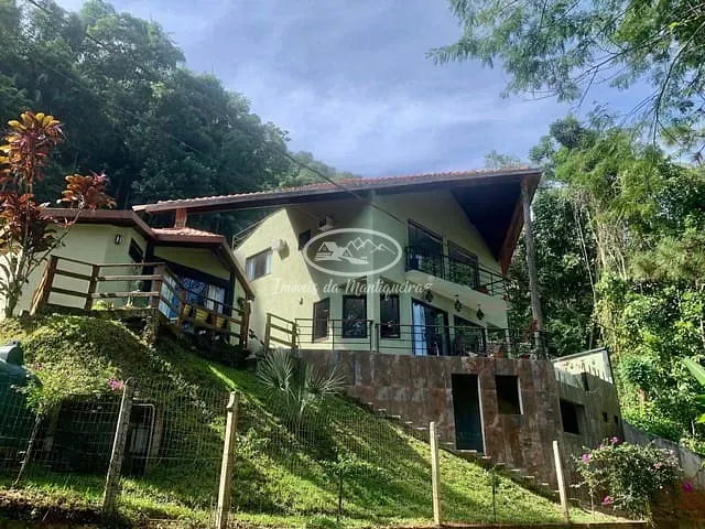 Casa com 428m² 4 quartos e 2 banheiros, à venda, no bairro Côrrego Frio (Penedo) em Itatiaia