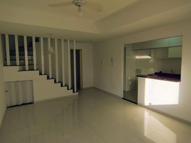 Casa com 100m² 3 quartos e 3 banheiros, para alugar, no bairro Jardim Sulacap em Rio de Janeiro