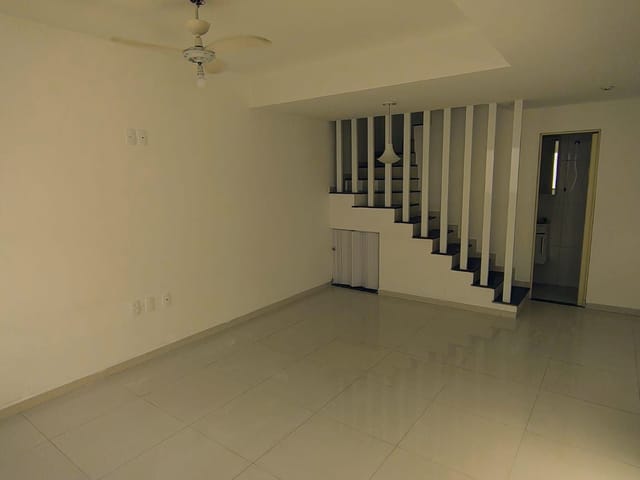 Casa com 100m² 3 quartos e 3 banheiros, para alugar, no bairro Jardim Sulacap em Rio de Janeiro